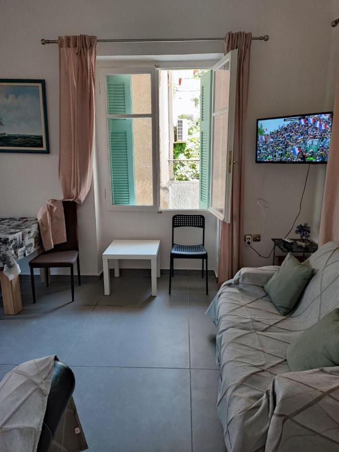 Ευχάριστο Σπίτι Στο Κέντρο Της Πόλης Του Ναυπλίου. Daire Anabolu Dış mekan fotoğraf